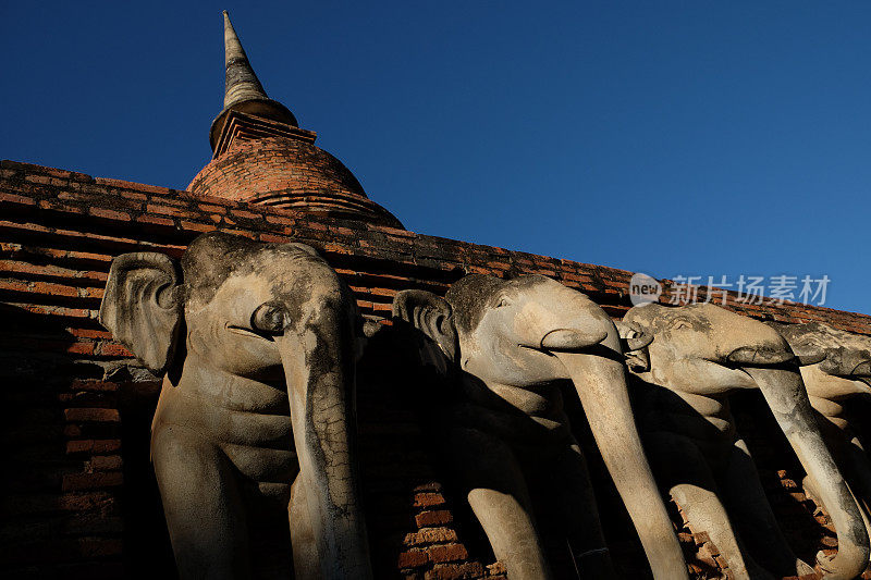 Wat Chang lom(周围的大象雕像)素可泰历史公园，泰国素可泰